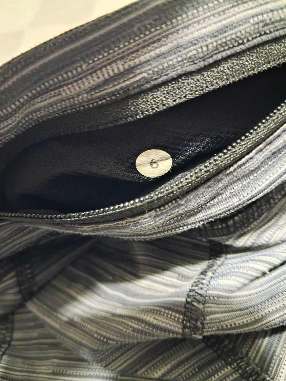 Lululemon Run: Inspire Crop II (Mesh) Size 6 - Picture 11 of 12